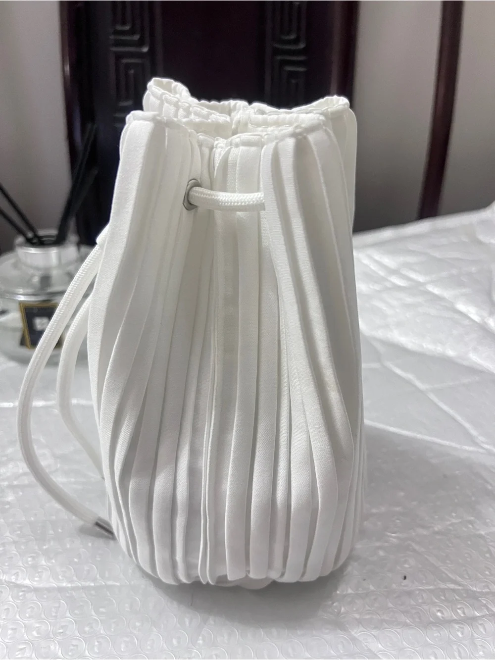New! DIOR White Cosmetic Drawstring Bucket Bag - Picture 3 of 7